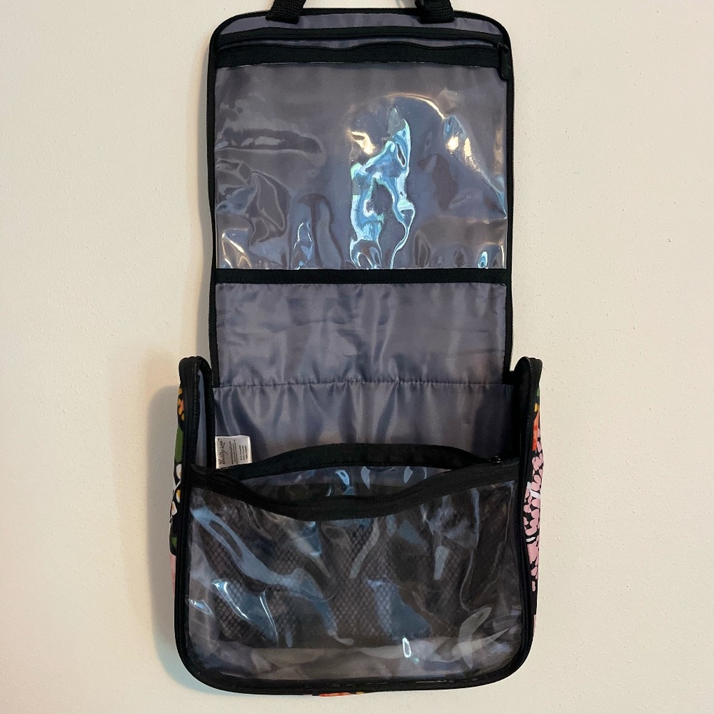 Travel toiletry Thirty One bag! (hanging traveler case)